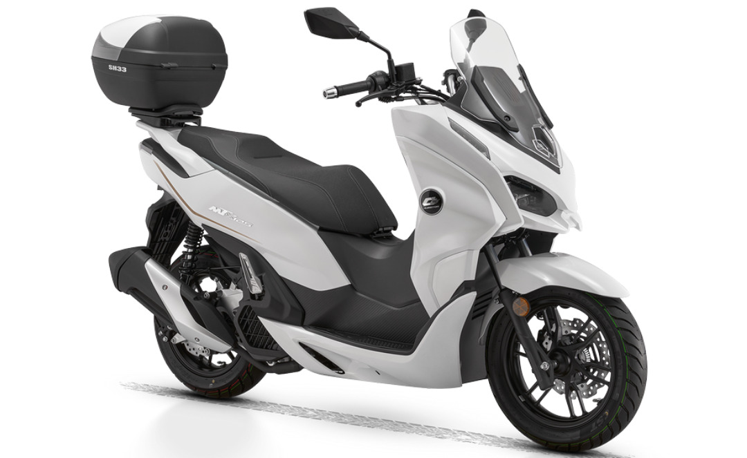 QJ MTX 125 — The Doctor Motos Barcelona — foto 1