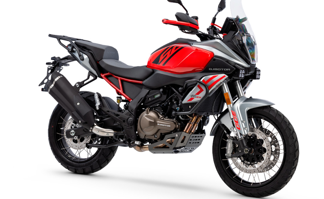 QJ SRT 600SX — The Doctor Motos Barcelona — foto 1