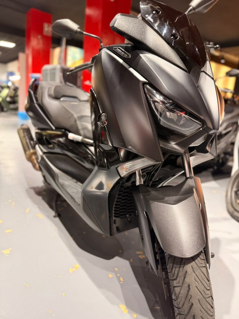 YAMAHA XMAX